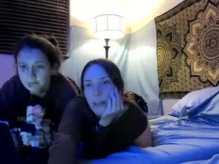 sillygirlsxx cam couple loves this huge dildo