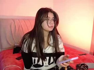 emma_naa cam babe ass kissing partner