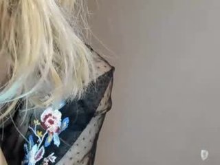 crypto69xx cam babe demonstrating their squirt experience in a sexy and sensual manner