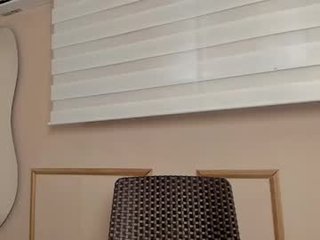 stella_luxury cam girl squirting online in the chatroom