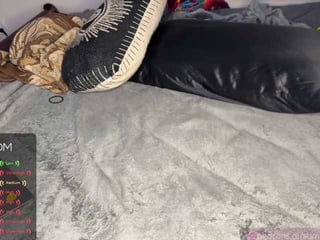 tikisweetz26 brunette white cam babe wants her pussy stretched