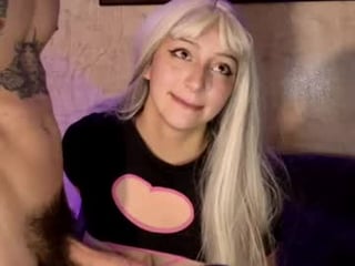 toky222 deep throat cam girl prepare to spanking action in the chatroom