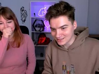 didi_meow cam couple presents foot fetish online