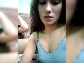 meherin-afra6 brunette cam babe loves getting her cunt banged online