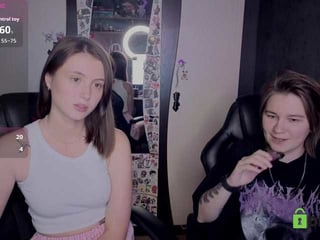 kreker88 brunette white cam babe wants her pussy stretched