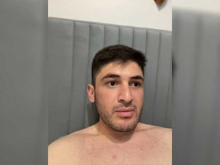 azart-8 brunette white cam babe wants her pussy stretched