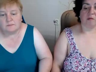 hotfiremommy cam babe wants her pussy fucked hard on camera