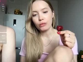 happy__fam teen couple with sensual moans filling the chatroom