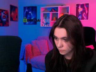 bella_dorn naked cute cam babe in the chatroom wants a holiday fucking