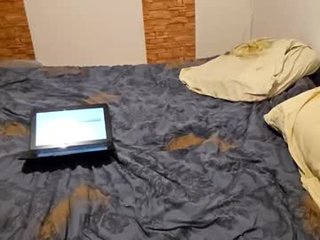 unjeunecouple cam girl loves sucks huge dildo online