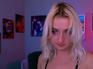 evelynlovelyy blonde cam babe in the chatroom offers her holes for banging