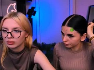 ruby_frost female domination in nudist live se show