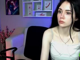 ariana_ross7 naked cute cam babe in the chatroom wants a holiday fucking