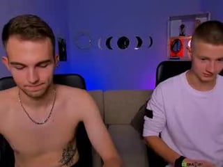 noah_nero teen cam babe spread her legs to get her holes good fucked online