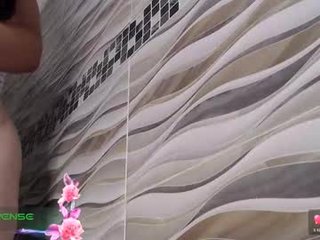 khloe33 cam babe demonstrating their squirt experience in a sexy and sensual manner