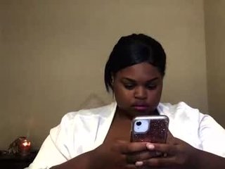 kiarasugars BBW cam girl enjoys her ass