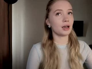 melanie__murr blonde cam babe in the chatroom offers her holes for banging