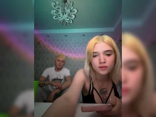 milanamike1 blonde white cam babe wants her pussy stretched