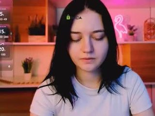 violet_moxi teenage cam babe wants shows striptease online