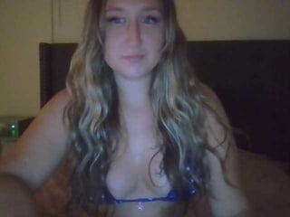 taytay19 blonde white cam babe wants her pussy stretched