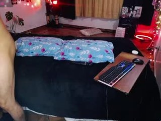 midnightcandy888 cam girl with beautiful feet loves deep and sweet live sex
