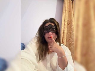 vika-viktor brunette white cam babe wants her pussy stretched