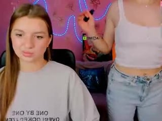 bloom_night teen cam babe in lingerie enjoys erotic live sex online