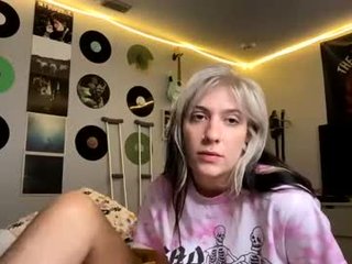 dousometimescry1 explore depths of yummy teenage pussy online